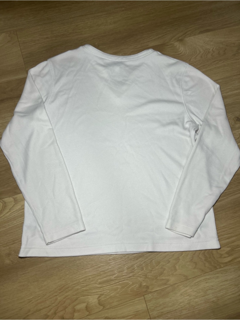 Tabi Women's White V-Neck Sweater - Classic Lightweight Knit - Picture 5 of 5